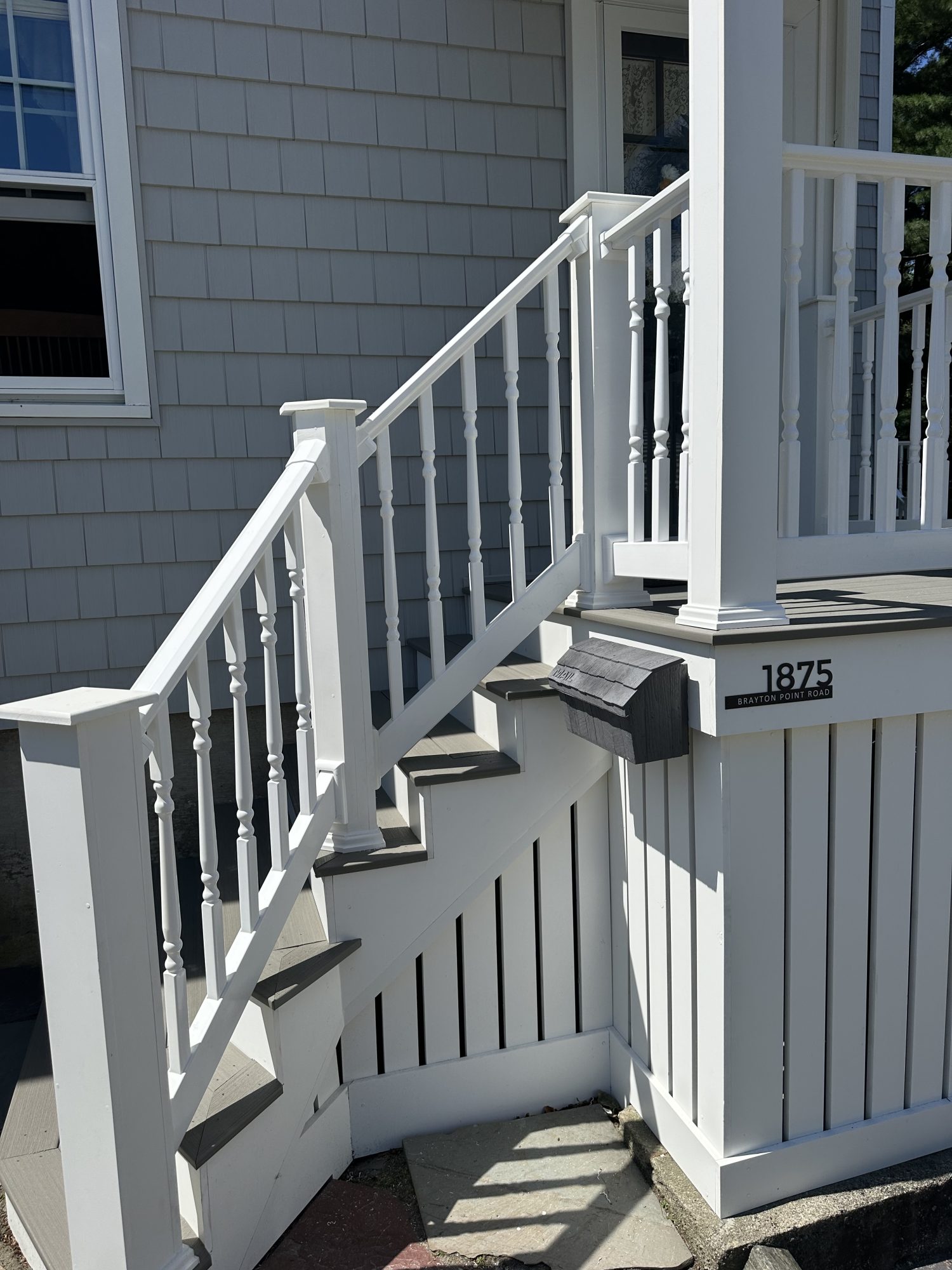 Small entrance in Somerset, MA